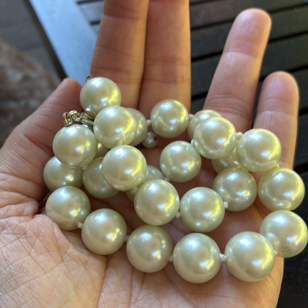 Hand-knotted Fashion Pearl Necklace